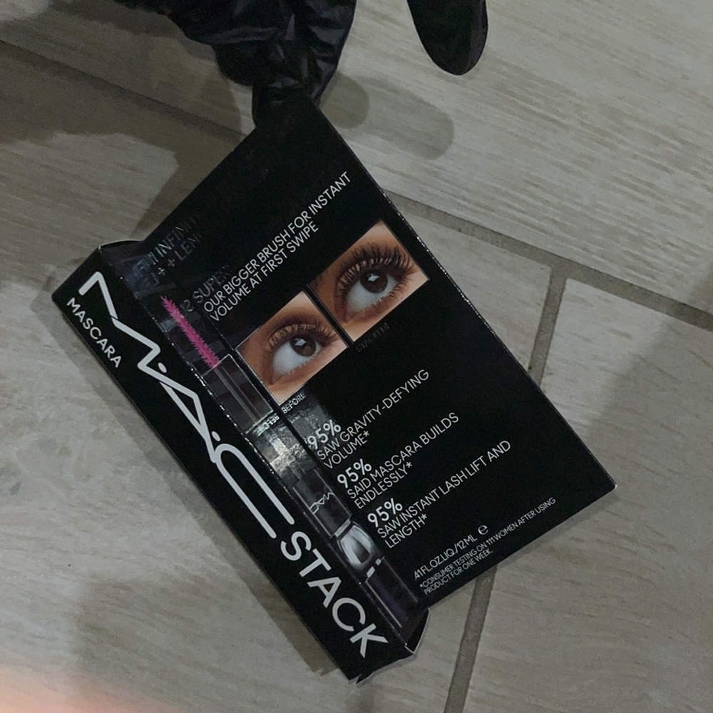 MAC Stack Mascara - Picture 3 of 5